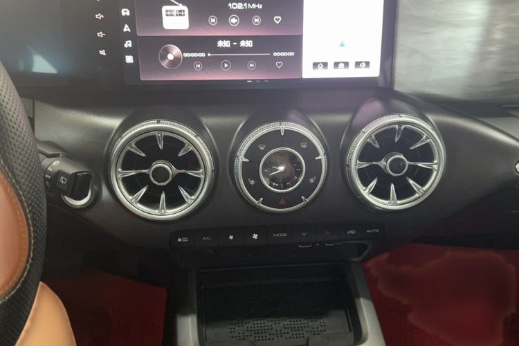 Used Tank 300 2024 2.0T Conqueror Audio And AC Panel