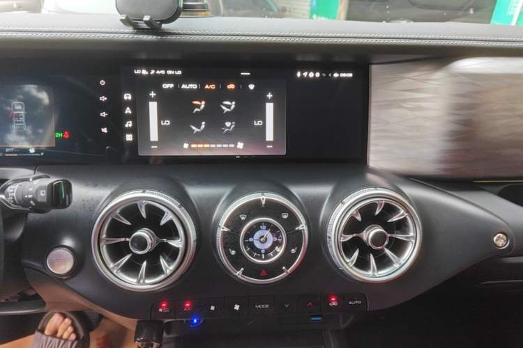 Used Tank 300 2024 2.0T Conqueror Audio And AC Panel