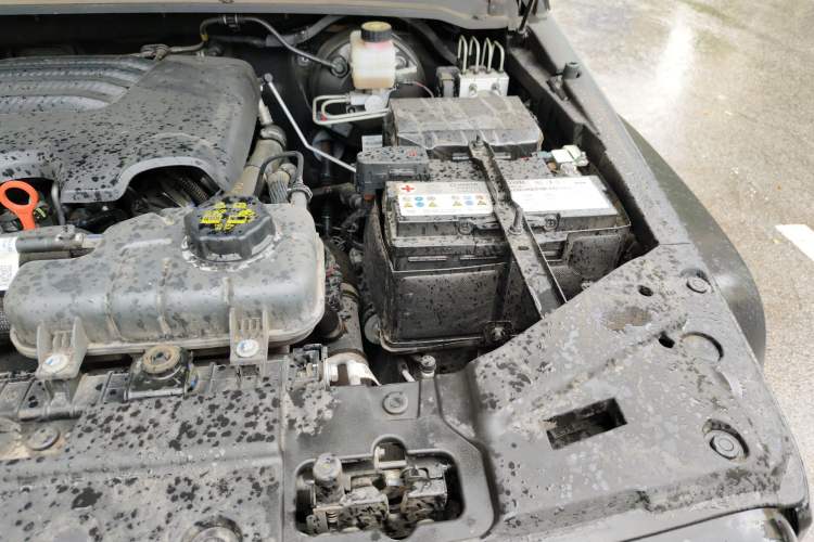 Used Tank 300 2024 2.0T Challenger Engine Bay Left