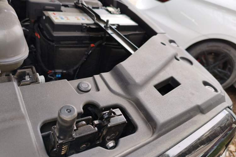 Used Tank 300 2024 2.0T Challenger Engine Bay Left