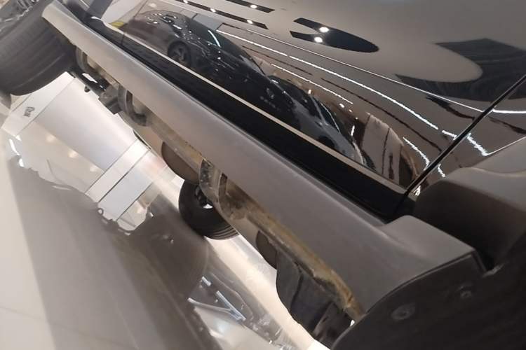 Used Tank 300 2024 2.0T Challenger Right Side Sill