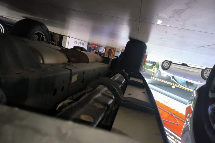 Used Tank 300 2024 2.0T Conqueror Right Side Sill