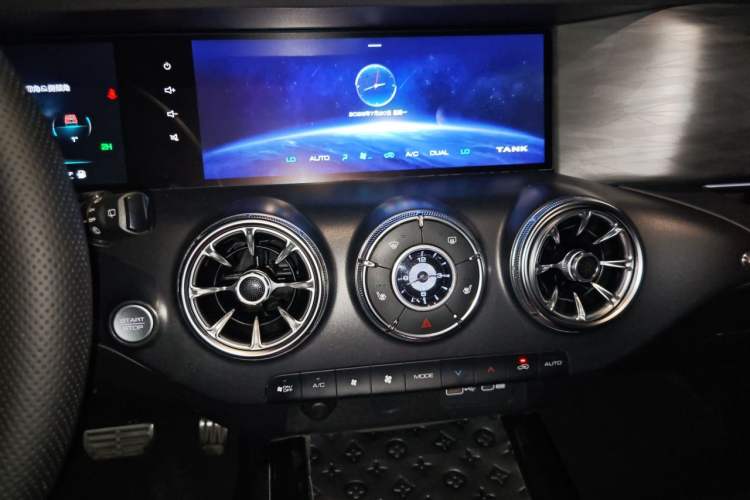 Used Tank 300 2024 2.0T Conqueror Audio And AC Panel