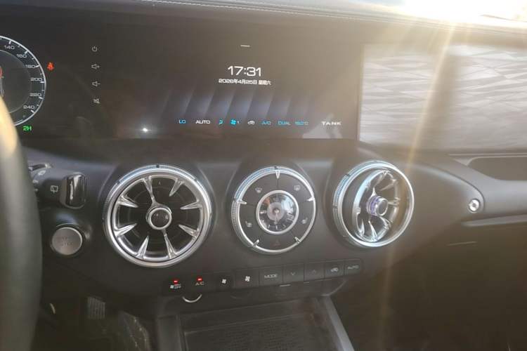 Used Tank 300 2024 2.0T Conqueror Audio And AC Panel