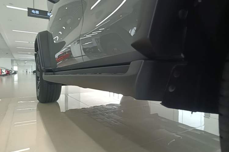 Used Tank 300 2024 2.0T Conqueror Left Side Sill