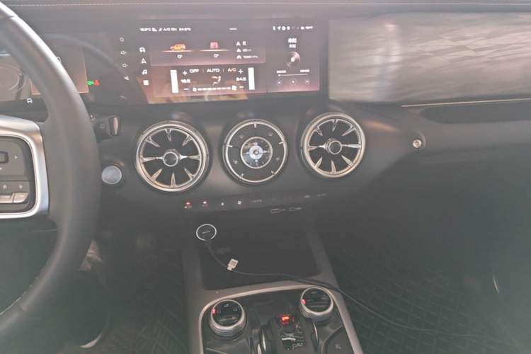 Used Tank 300 2024 2.0T Conqueror Audio And AC Panel