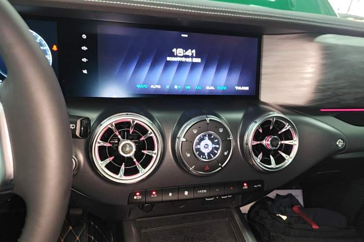 Used Tank 300 2024 2.0T Conqueror Audio And AC Panel
