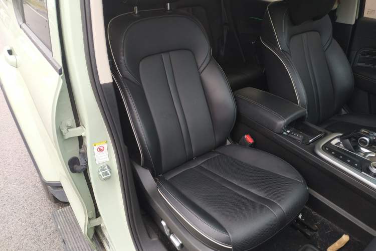 Used Tank 300 2024 2.0T Crosser Right Front Seat