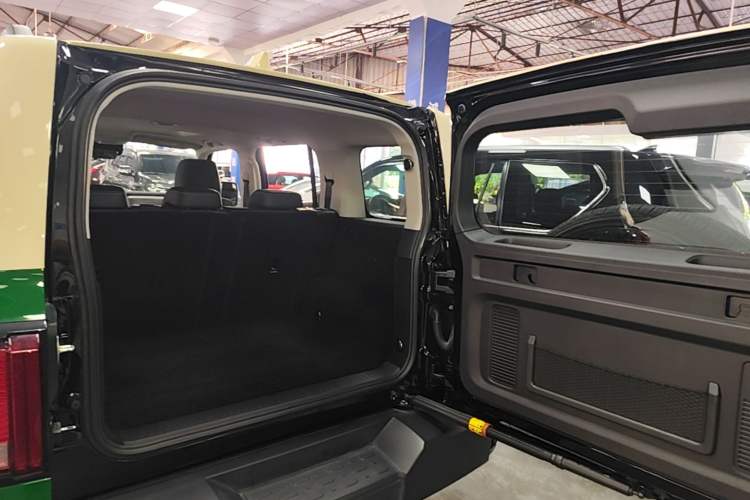 Used Tank 300 2024 2.0T Conqueror Trunk