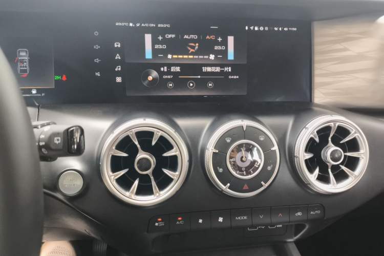 Used Tank 300 2024 2.0T Conqueror Audio And AC Panel
