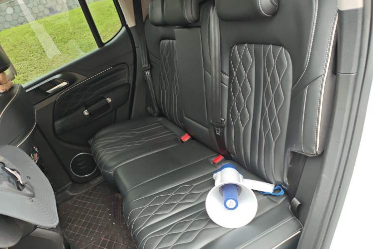 Used Tank 300 2024 2.0T Challenger Left Rear Seat