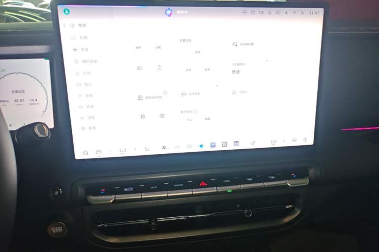 Used Tank 300 2025 2.0T Conqueror Audio And AC Panel