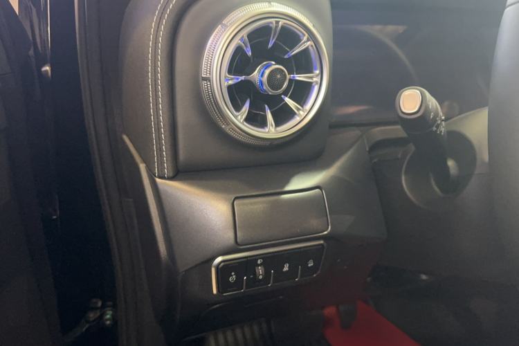 Used Tank 300 2025 2.4T Diesel Version Audio And AC Panel