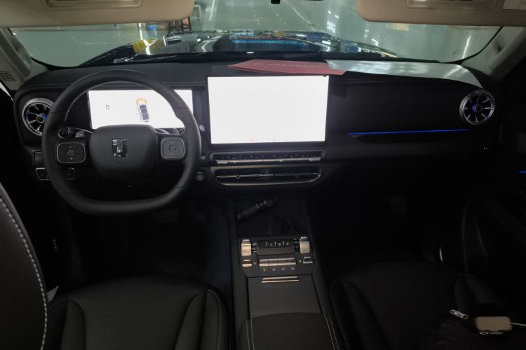 Used Tank 300 2025 2.0T Challenger Center Console