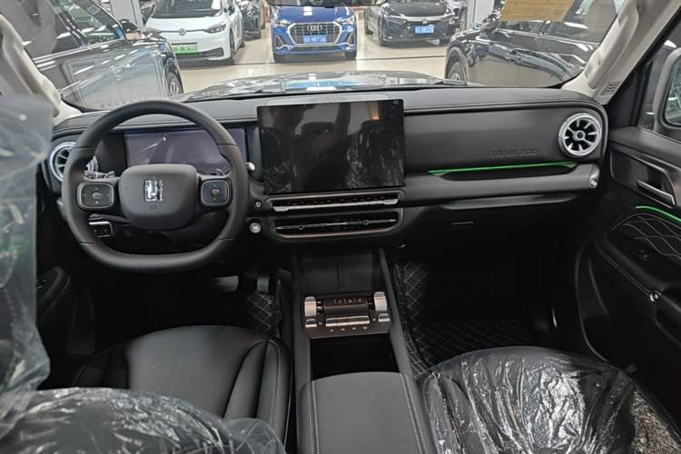 Used Tank 300 2025 2.0T Challenger Center Console