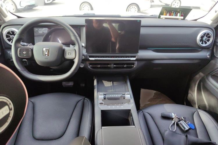 Used Tank 300 2025 2.0T Challenger Center Console