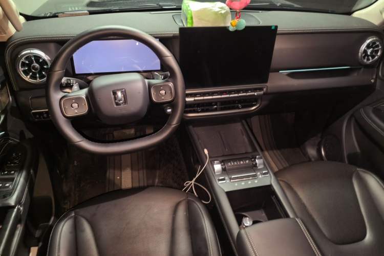 Used Tank 300 2025 2.0T Conqueror Center Console