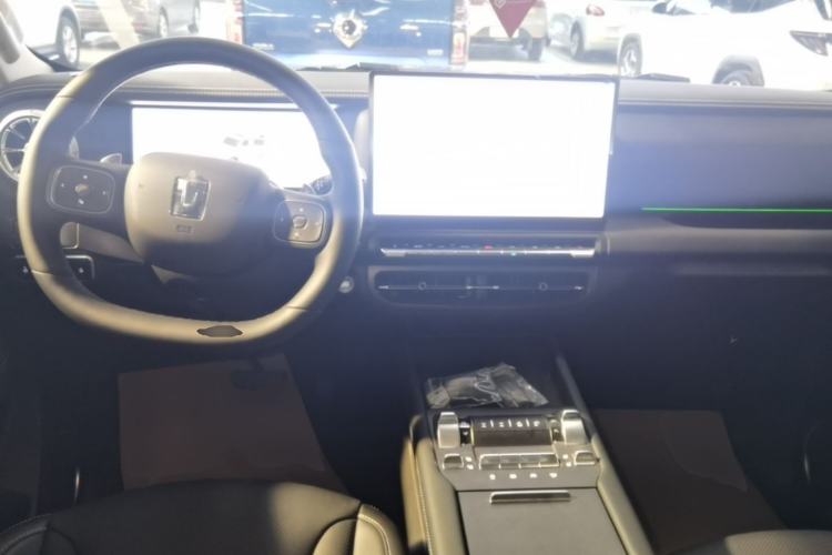 Used Tank 300 2025 2.0T Conqueror Center Console
