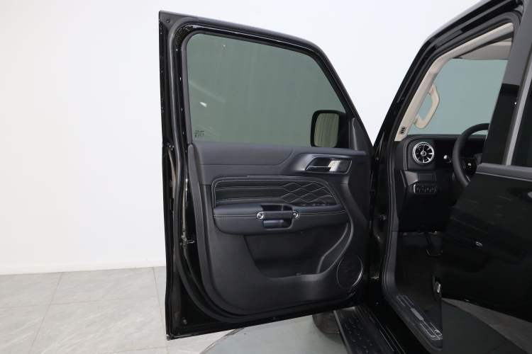 Used Tank 300 2025 2.0T Conqueror Interior 1