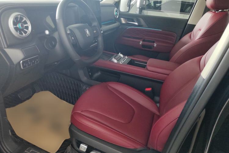 Used Tank 300 2025 Model, 2.4T Diesel Polar Edition Interior 1