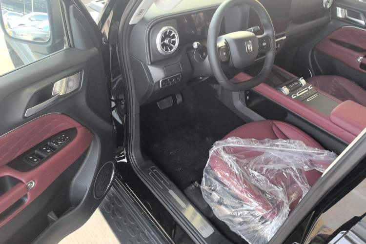 Used Tank 300 2025 2.0T Conqueror Interior 2