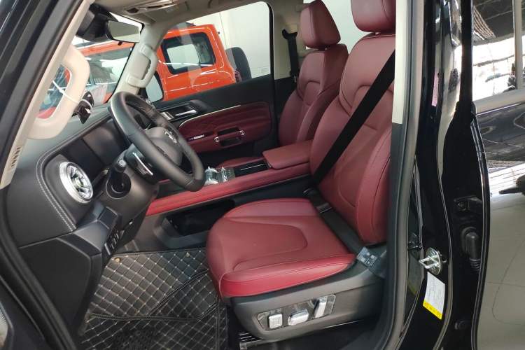 Used Tank 300 2025 2.0T Conqueror Left Front Seat