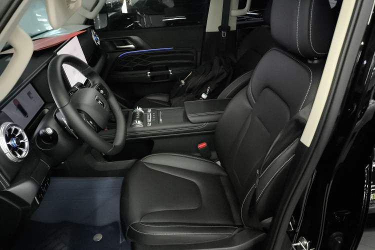 Used Tank 300 2025 2.0T Challenger Left Front Seat