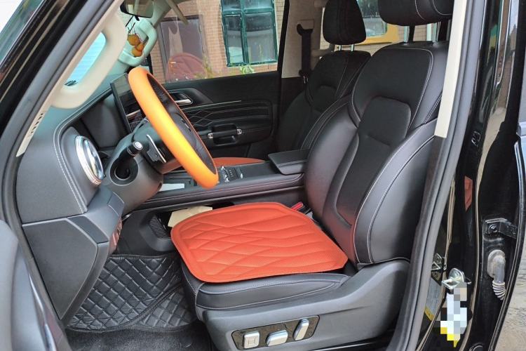 Used Tank 300 2025 2.0T Challenger Left Front Seat