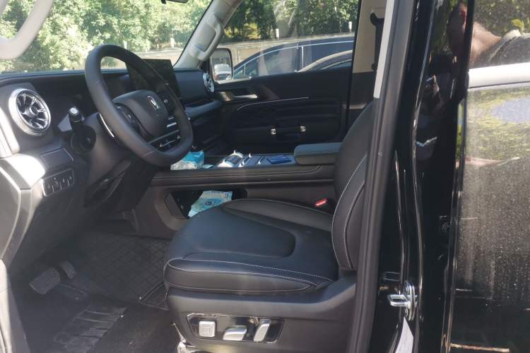 Used Tank 300 2025 2.0T Conqueror Left Front Seat