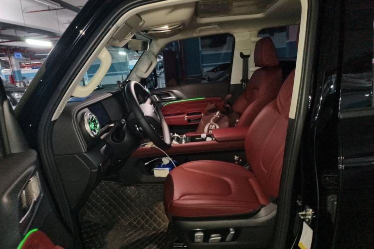 Used Tank 300 2025 2.0T Challenger Left Front Seat