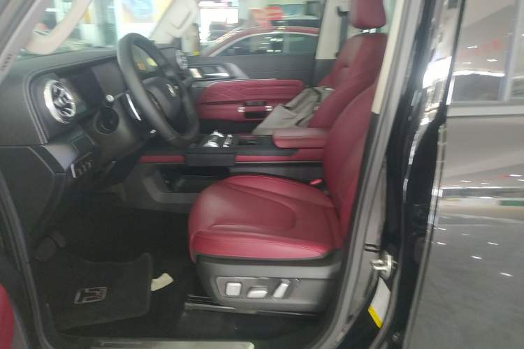 Used Tank 300 2025 2.0T Conqueror Left Front Seat