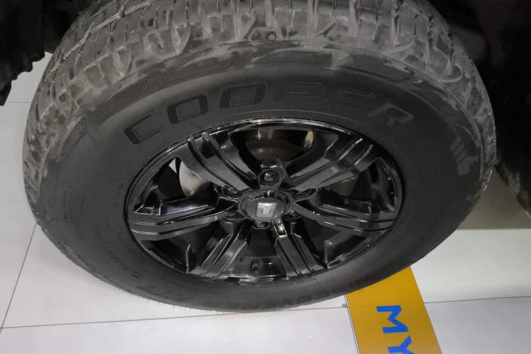 Used Tank 300 2025 2.4T Diesel Version Left Front Wheel Hub