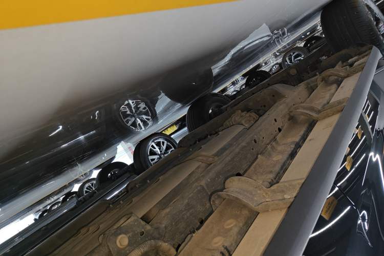 Used Tank 300 2025 2.0T Challenger Left Side Sill