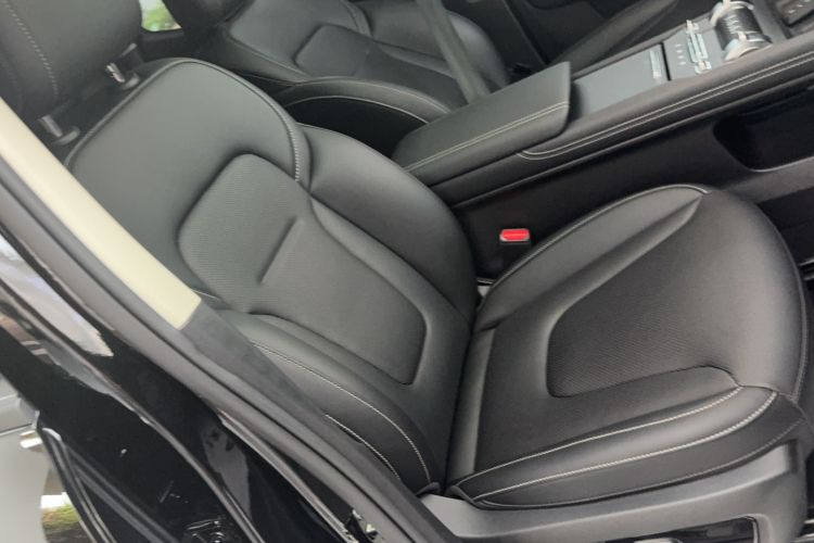 Used Tank 300 2025 2.0T Challenger Right Front Seat