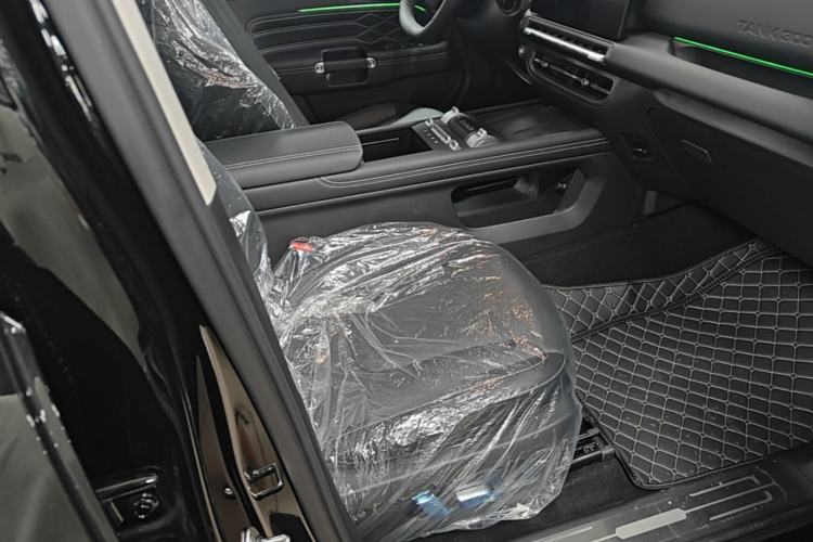 Used Tank 300 2025 2.0T Challenger Right Front Seat