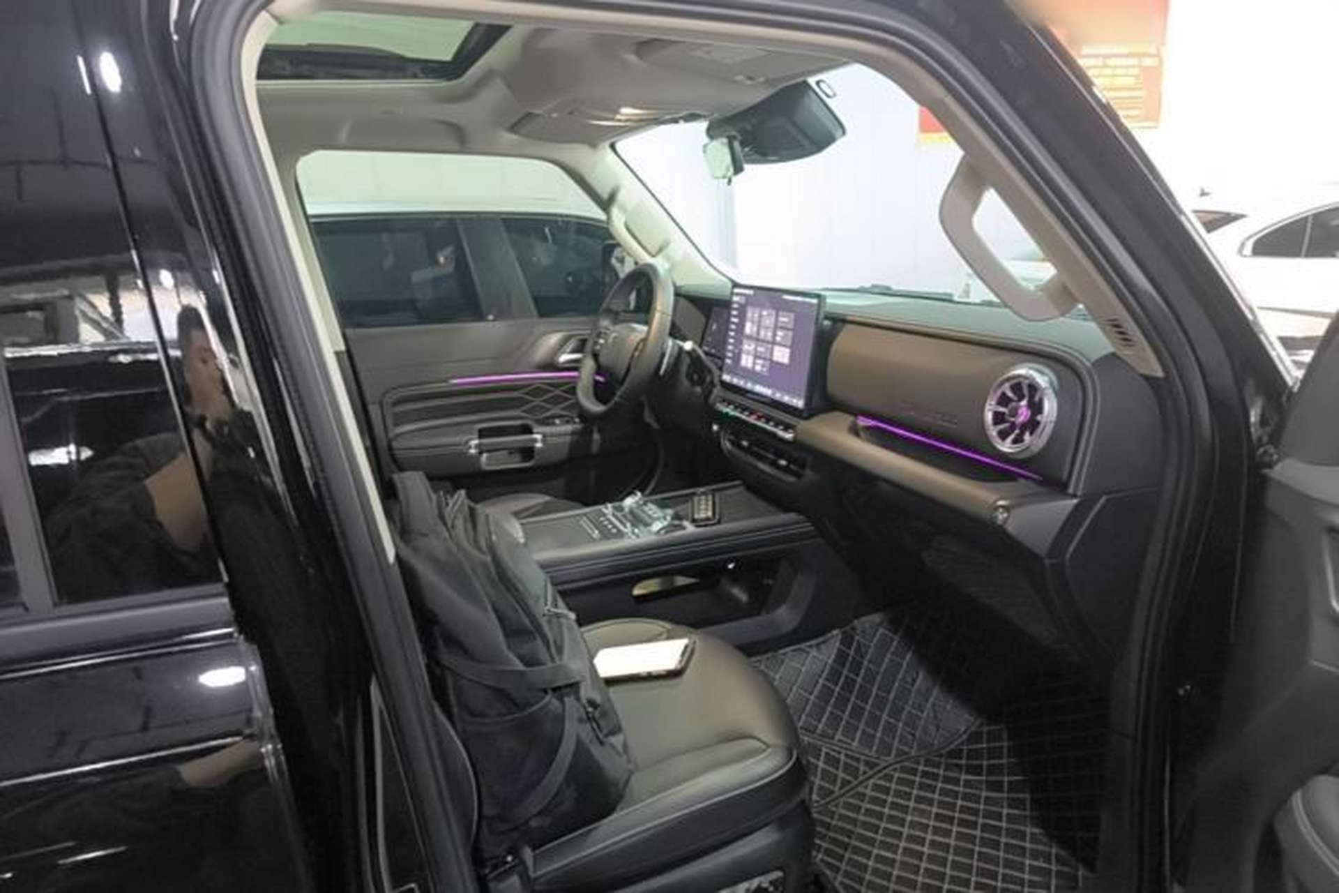 Used Tank 300 2025 2.0T Challenger Right Front Seat