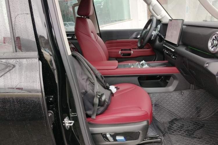 Used Tank 300 2025 2.4T Diesel Version Right Front Seat