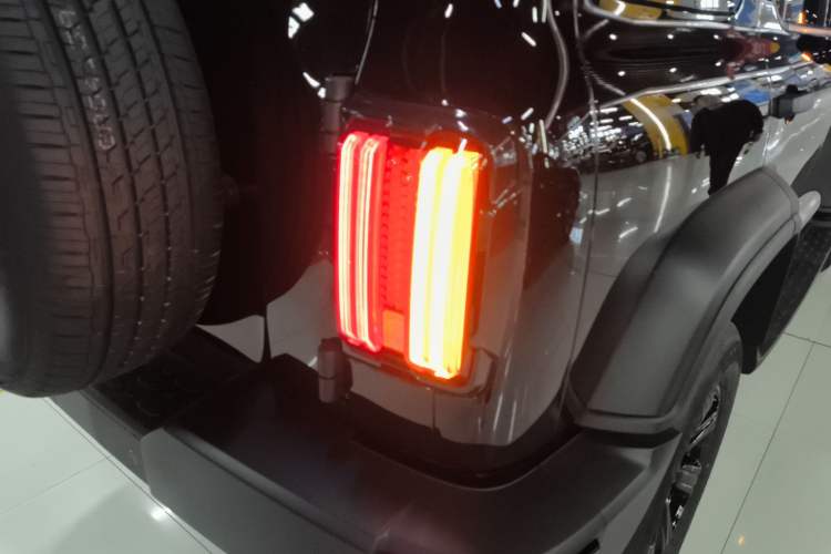 Used Tank 300 2025 2.0T Challenger Right Rear Taillight