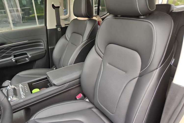 Used Tank 300 2025 2.0T Conqueror Left Front Seat