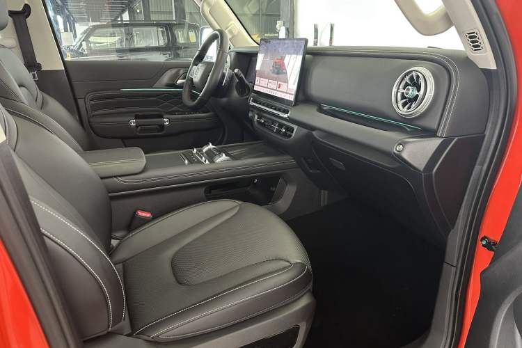Used Tank 300 2025 2.0T Conqueror Interior 1