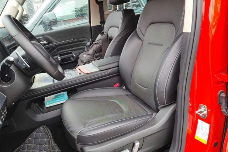 Used Tank 300 2025 2.0T Challenger Left Front Seat