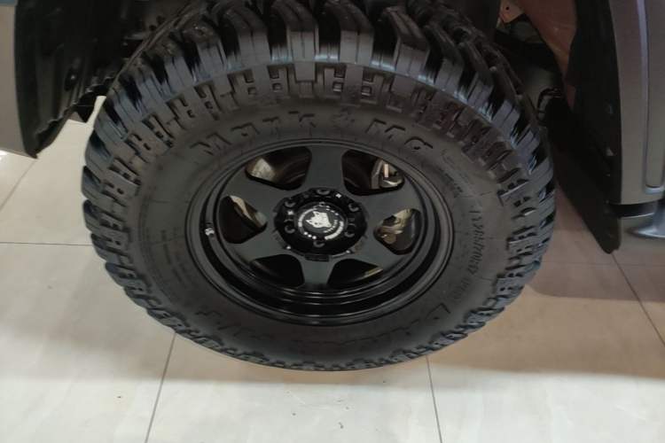 Used Tank 300 2025 2.4T Diesel Version Left Front Wheel Hub