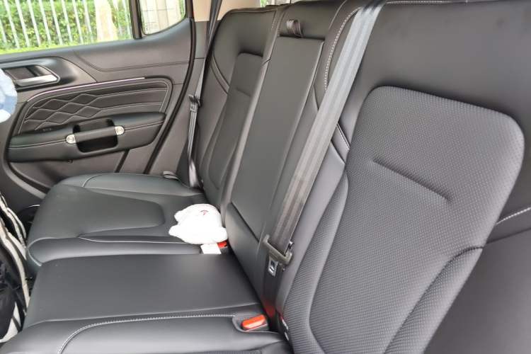 Used Tank 300 2025 2.0T Conqueror Left Rear Seat