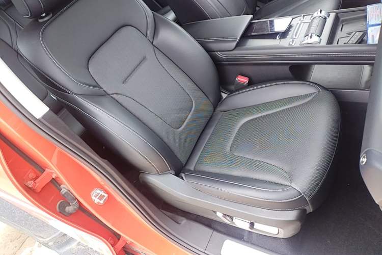 Used Tank 300 2025 2.0T Conqueror Right Front Seat