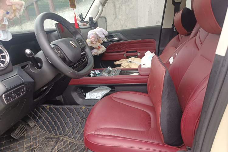 Used Tank 300 2025 2.0T Challenger Left Front Seat