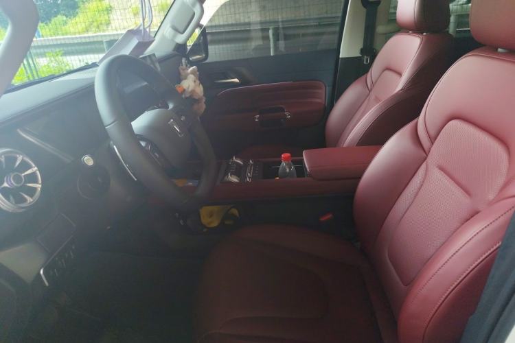 Used Tank 300 2025 2.0T Challenger Left Front Seat