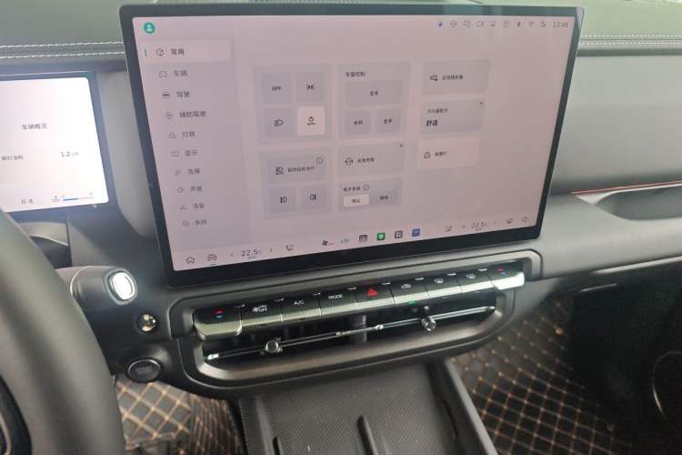 Used Tank 300 2025 2.0T Challenger Audio And AC Panel