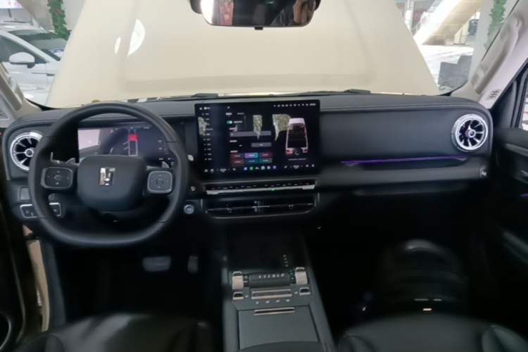 Used Tank 300 2025 2.0T Challenger Center Console