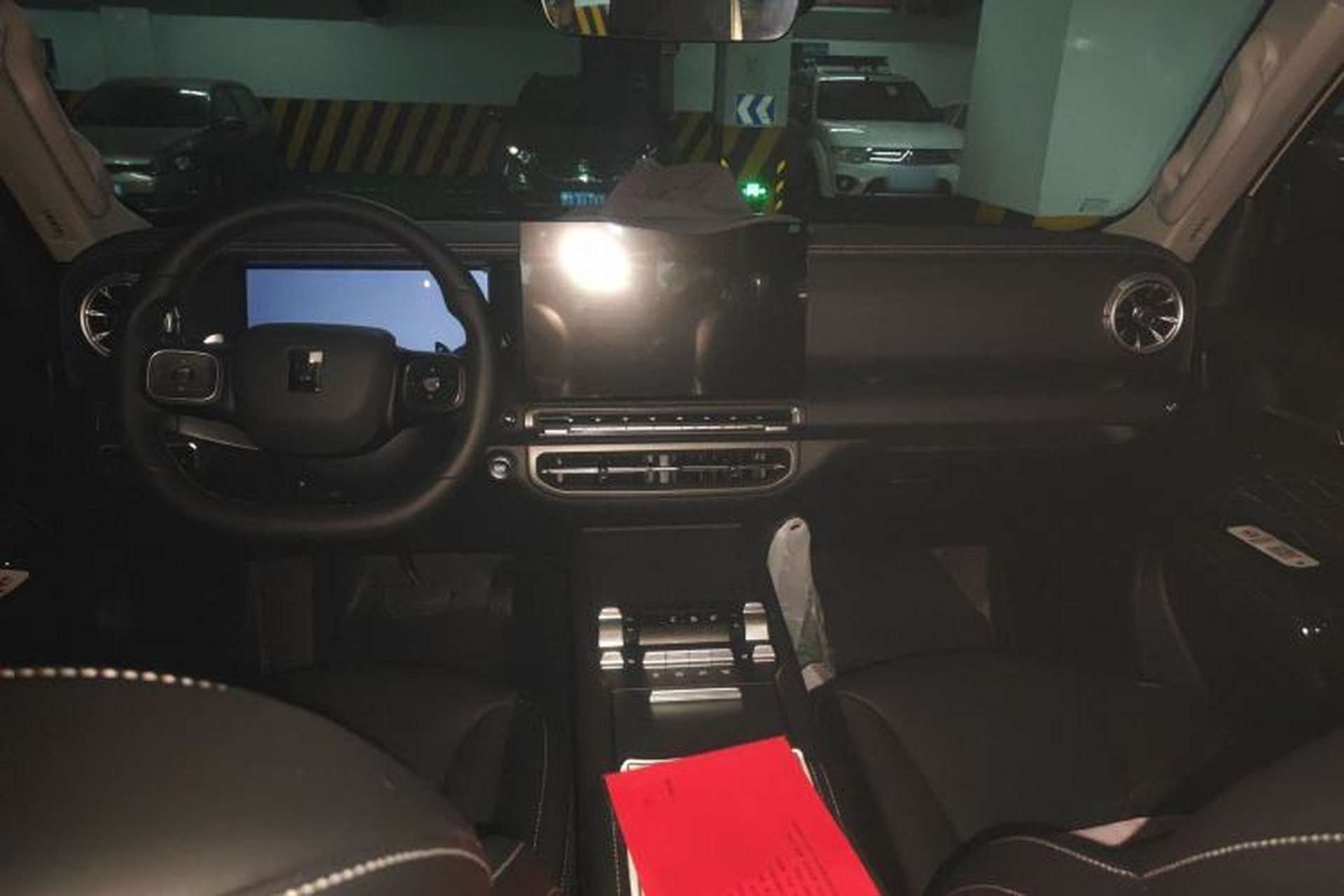 Used Tank 300 2025 2.0T Challenger Center Console