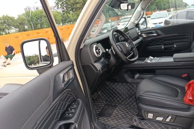 Used Tank 300 2025 Model, 2.0T Gasoline Polar Edition Driver Seat